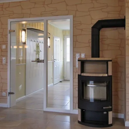Holiday home Tolles Reetdachhaus Mit Sauna Und Schoenes Garten Glowe