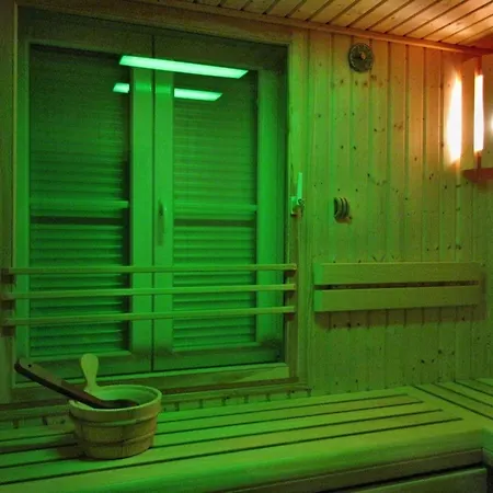 Holiday home Tolles Reetdachhaus Mit Sauna Und Schoenes Garten *